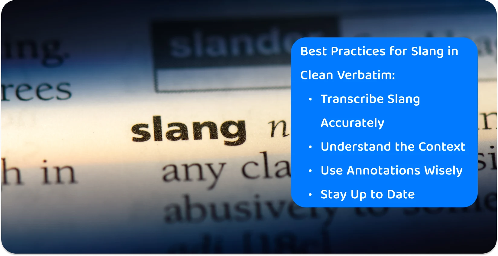 Nærbilde av ordet "slang" i en ordbok, og fremhever presisjonen som trengs i transkripsjonspraksis for moderne folkespråk.