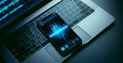 Pogled od blizu na iPhone, ki prikazuje živahne oblike zvočnih valov ob osvetljeni tipkovnici prenosnega računalnika