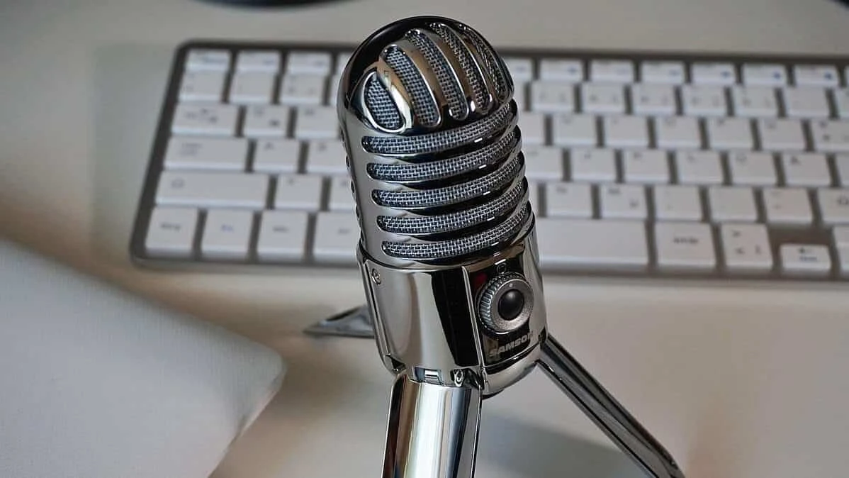 micrófono de podcast