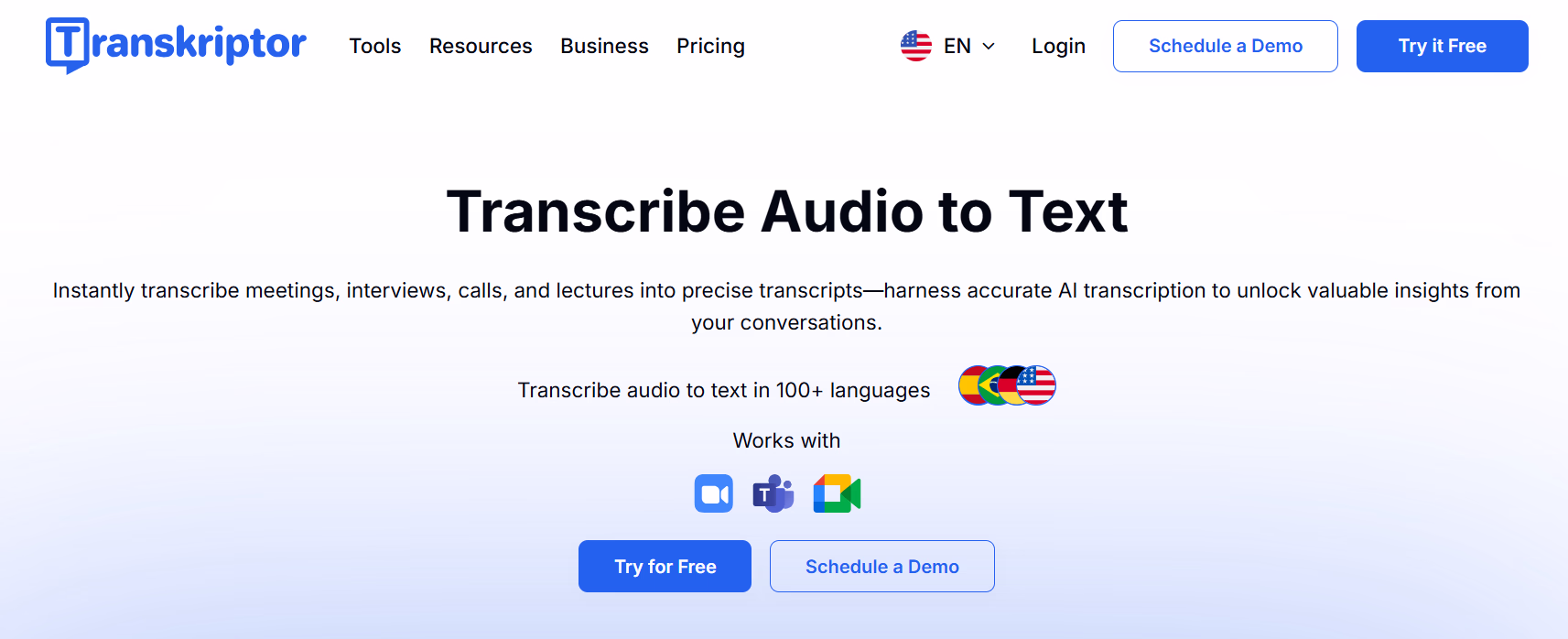 多言語変換機能、インターフェースオプション、ビデオ会議ツールとの統合を示すTranskriptorボイスメモ文字起こしプラットフォーム。