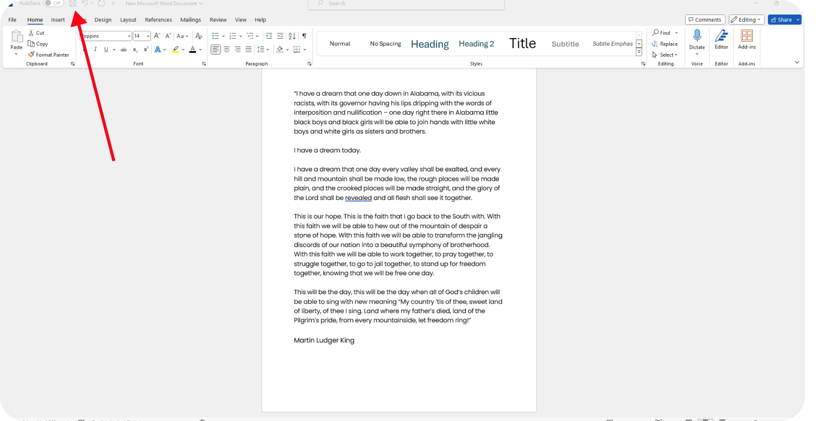 Atveriet Microsoft Word dokumentu ar iezīmētu cilni "Ievietot", parādot diktēšanas aktivizēšanas darbības.