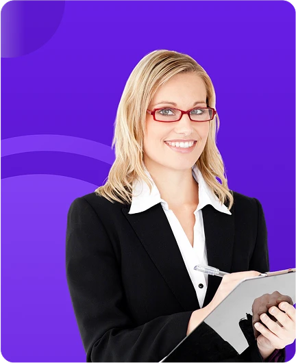 HR специалисти, използващи рекордера за срещи на Transkriptor за документиране на интервюта и сесии за обратна връзка със служители.